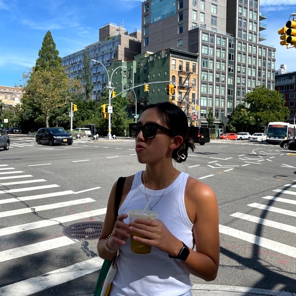 Meet your Posher, Emily - Picture 2 of 3